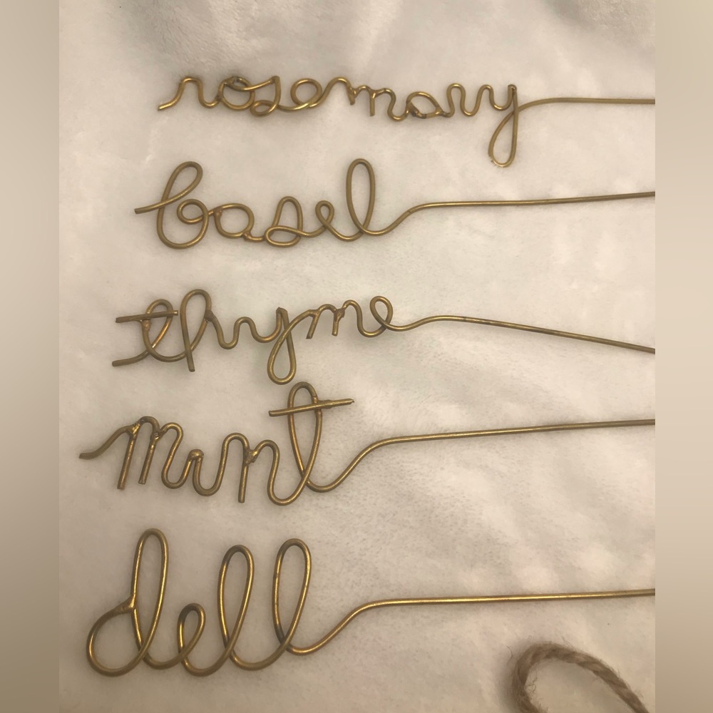 Herb stakes, all shown are included. Comes with the burlap bag to hold them.